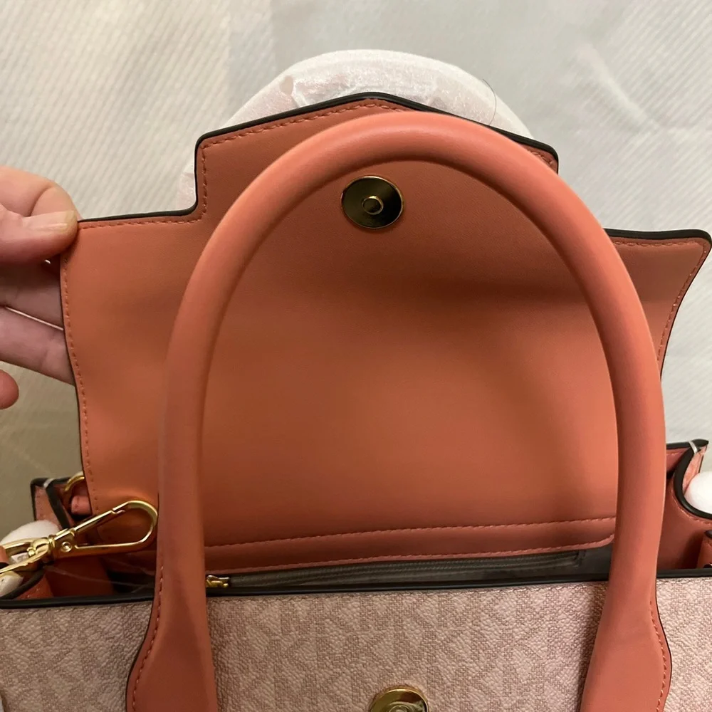 🆕. Michael Kors Pink Handbag with handle and strap New